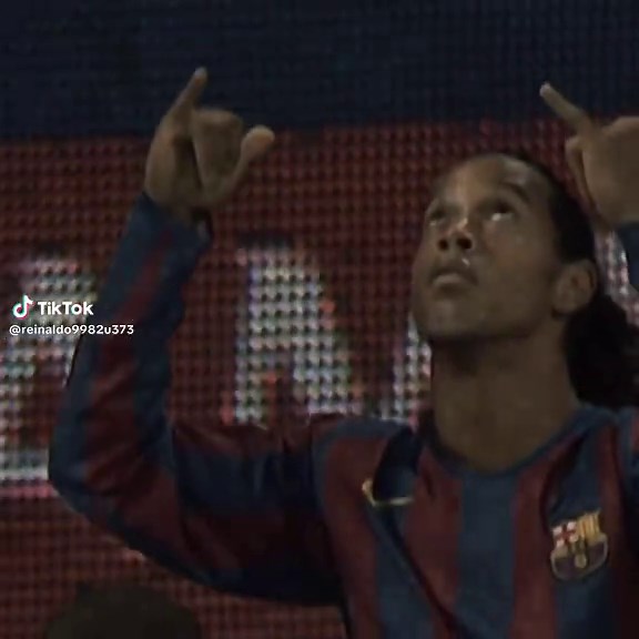 Ronaldinho Skills Compilation | Best of Ronaldinho | Football Highlights