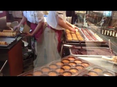 御座候(ござそうろう) パフォーマンス　Japanese sweets, Gozasourou