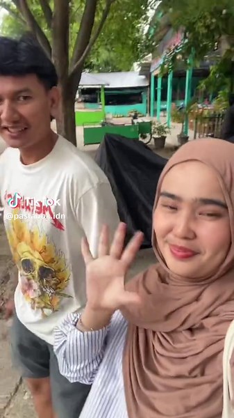 📍Warkop Oen Lamgugop : Senin-Sabtu | 15.00-22.00 📍New Normal Lampineng : Selasa-Minggu| 15.00-22.00