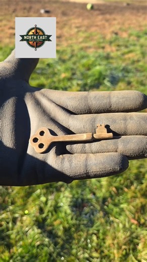 brass skeleton key found while metaldetecting #metaldetecting #history #treasuresearch #shorts