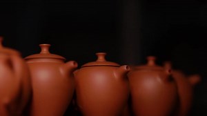 Dating back to the Han Dynasty, Rongchang Pottery is known as one of four famous pottery styles in China. It's renowned for being "as thin as paper, as bright as a mirror, and with a sound like a chime." In 2011, the craftsmanship of Rongchang Pottery was inscribed on the list of national intangible cultural heritage. #culture #heritage #pottery #craftsman #China #chineseculturalheritage | wowourheritage