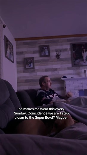 Jenn | Mama | RN💕 (@jenn_bray)’s videos with NFL on FOX Theme Song - NFLonFOX