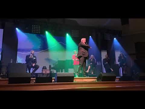 Collingsworth Family - Ten Thousand Angels / He Looked Beyond my Fault
