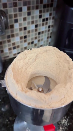 Discover the VEVOR 550g Electric Grain Mill