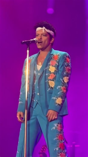 Uptown Funk - Bruno Mars (Live at the Levi’s Stadium in Santa Clara, CA on Oct 10, 2026)