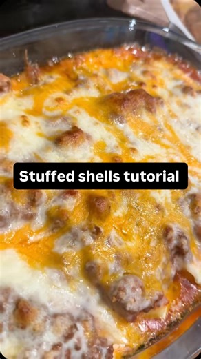 Cocinashey on Instagram: "Bake in the oven uncovered for 20 minutes at 375! #tutorial #dinnerideas #recipes #stuffedshells #recipe #dinnerrecipe"