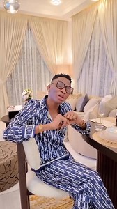 Anko T akionesha anapolala , nyumba yake kubwa na kitanda.Anasema anaishi maisha mazuri kushinda wale wapiga kelele.Kweli bidii inalipa😊 | A.Black TV