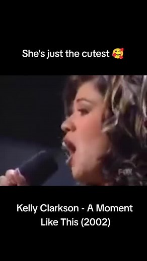 Kelly Clarkson - A Moment Like This: An Unforgettable Performance
