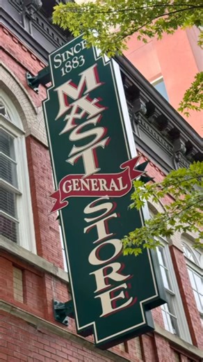 🎉 30 years on Main Street and still going strong! Mast General Store in downtown Hendersonville is your one-stop shop for everything from outdoor gear and comfy clothes to old-fashioned candies and unique gifts. Whether you’re stocking up for your next adventure or just popping in for a bag of nostalgic sweets, you’ll always find something you didn’t know you needed (but definitely do 😉). Here’s to three decades of small-town charm and big-time treasures! 🏔🍬🛍 🎥 LuceyAgency @topfansVisit He