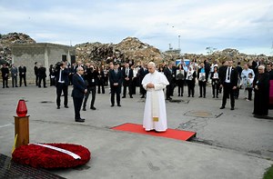 Au port de Beyrouth, la prière silencieuse du Pape - Vatican News