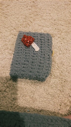 crocheted kindle cover!