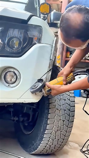 Cutting my bumper because size matters... 🛞✂️