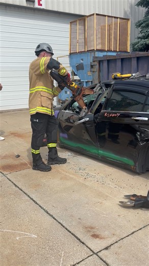 243K views · 2.2K reactions | When every second counts, the AMKUS Light Rescue Spreader with our Extended Reach Tips delivers unmatched precision, control, and strength. Overall making space to save lives. | AMKUS Rescue Systems | Facebook