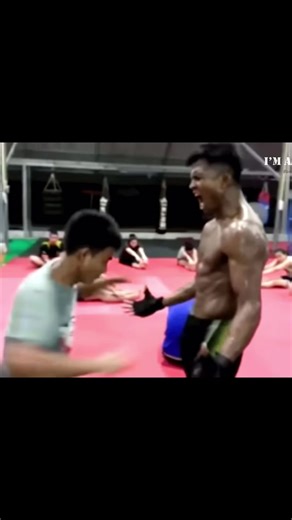 Buakaw crazy training 😈 #fyp #muaythai #kickboxing #martialarts #onechampionship #fy #buakaw