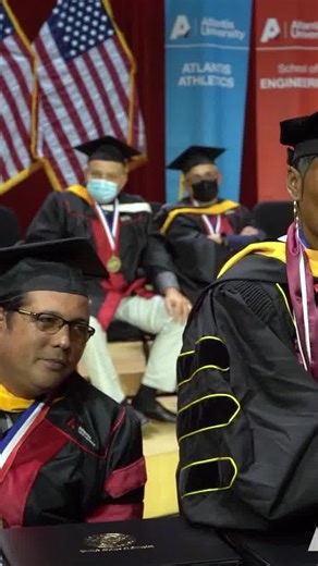 Descubre cómo estudiantes en EEUU y Puerto Rico han logrado graduarse con un título norteamericano de forma 100% online, ¡en formato bilingüe! • Estudia desde cualquier lugar • Sin dejar tu trabajo o familia atrás ¿Quieres saber más? | Atlantis University | Facebook