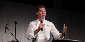 Celebrity chef Bobby Flay bringing burger joint to Charlotte