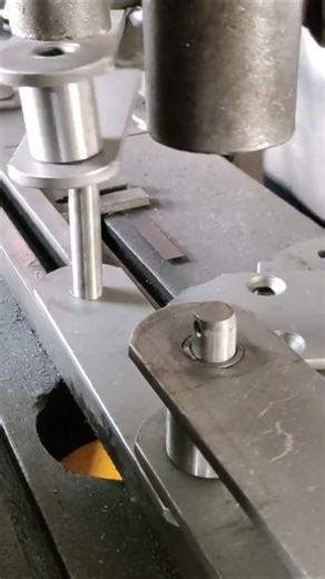 Sådan Fastgøres en Kædelåsepin – Hydraulisk Presse & Tungt Maskineri