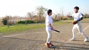 キャッチャーのバント処理の練習の時あざとい顔をする監督