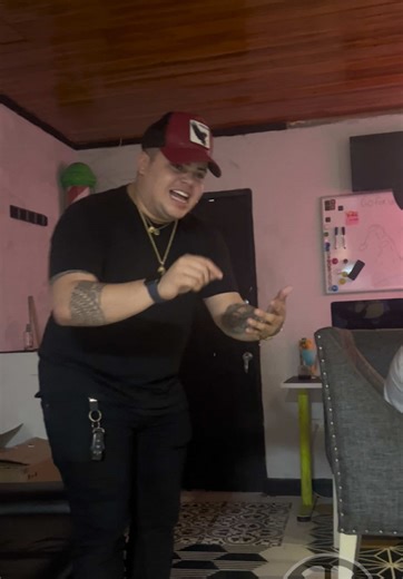 Así es que se canta. Nuestro amigo @Zair Guette, interpretando canciones que nunca olvidaremos. Su voz, su sentimiento y su manera única de cantar vivirán por siempre#celebrity #leyenda #regionalmexicano #porsiempre #eterno
