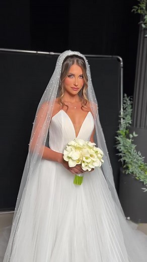 Perfect Bride 💞💞💞 ___________ #syrianevents Syrian event ▪︎ ▪︎ ___________ ▪︎Wedding Dress : @esposagroup ▪︎Makeup : @alberto_makeup ▪︎Photographer : @dialight.me ____________ #bridal #bridemakeup #brideoftheday #bridetobe #bride2022 #bridelook #makeupartist #hairstyles #headpiece #photographylovers #photography #lebaneseweddings #syrianwedding #dubai #fashiondesigner #elegantdress #weddings #weddingdress2022 #dreamday #charming #nice #اعراس #أفراح | Syrian event