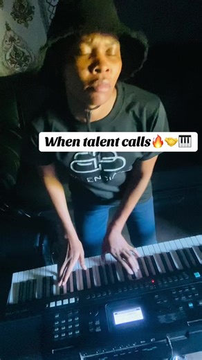 Hot Piano Lady's Live Performance on Facebook