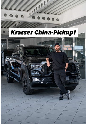 [Anzeige] Krasser China-Pickup! 👀 ⠀ Der Foton 4 Ultra im Kurzcheck. Ein Pickup, der aussieht wie ein Dodge RAM, aber Ausstattung, Technik und Preis klar in den Fokus stellt. Im Video geht es um Motor, Antrieb und technische Daten. Ausstattung und wichtige Features. Preis und Einordnung im Markt. Kein langes Review, sondern ein schneller Überblick. Damit du direkt einschätzen kannst, ob der Foton 4 (bzw. Tunland 4) Ultra für dich interessant ist. ⠀ #Autos #PickupTruck #AutoVorstellung