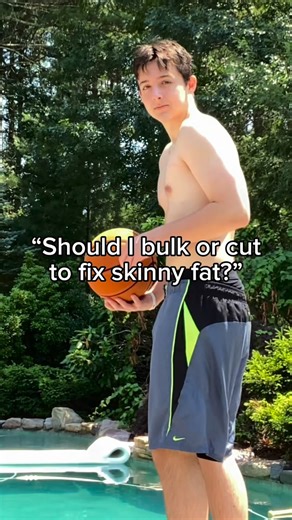 Daniel Whelan on Instagram: "DON’T DO THESE 🛑: ❌TOO MUCH CARDIO: this will cause you to lose just weight (fat and muscle) while we want to just lost FAT ❌FEEL THE BURN: focus on low amount of sets, concentrating the intensity, lifting heavy weights where you’ll hit failure in 6-10 reps ❌LOW CALORIE CARB FOODS: salads, fruits, veggies, are bad alone, for toning out. These will keep you skinny fat if you’re only eating these. These are great compliments to a high protein diet DO THIS INSTEAD☑️: ✅
