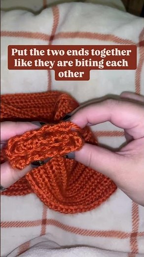 How to Make the "Twist" in a Twisted Ear Warmer | Easy Knit & Crochet Tutorial