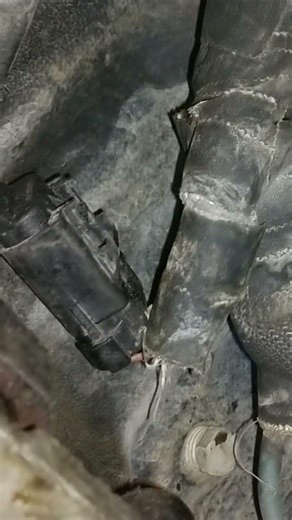 2006 Chrysler 300c Camshaft/Crankshaft Sensor Replacement. full video: https://youtu.be/V7tUM7vqcFA