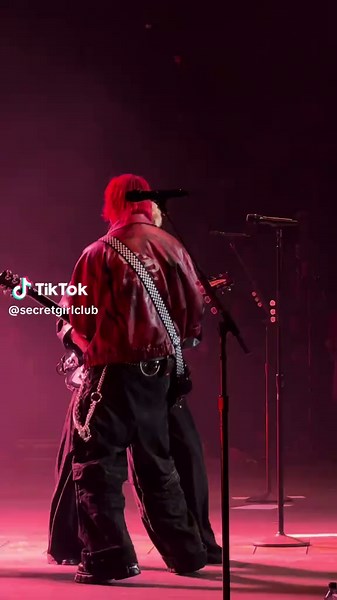5sos jammin out to NOT OK at the jonas brothers show tonight in Newark! :,) #5sos #jonasbrothers #5secondsofsummer @5 Seconds of Summer