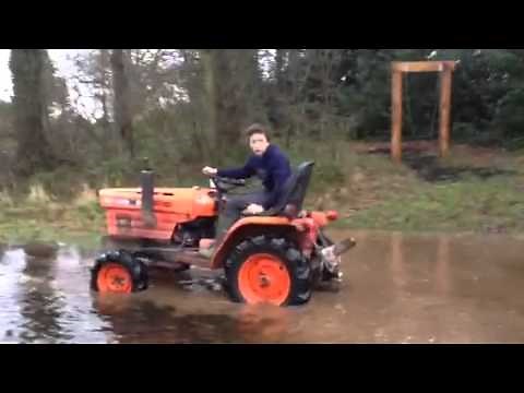 Kubota B6200 Compact Tractor 4X4!