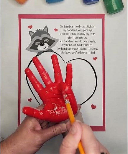 The Kissing Hand Back to School Craft for Kids #backtoschool #firstdayofschool #schoolcrafts