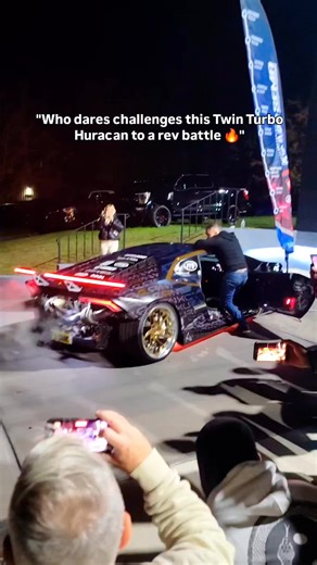 Who won? 🔥 #lamborghini #huracan #sportscar #battle