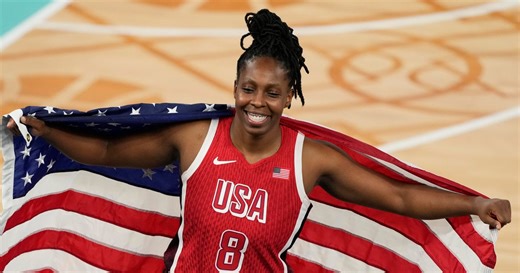 Team USA wins gold in basketball, soccer