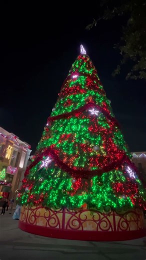 Universal Studios Florida Christmas Tree | Holiday Magic at Universal Orlando
