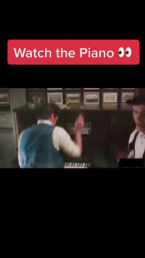 Pretty sure jackman stuffed this up, what are your thiughts? #thegreatestshowman #hughjackman #zacefron #theotherside #greatestshowman #blooper #fyp