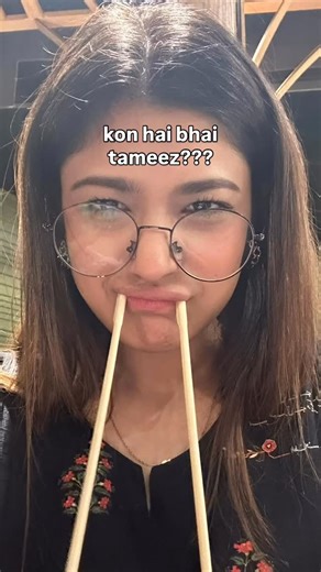 Momina Munir on Instagram: "kameez toh pehni hui hai 👍🏻"