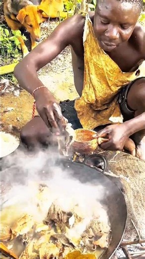 Chaba the African Hunter Prepares a Simple Meal in the Bush.#shorts #cooking #africa