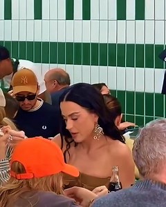 231K views · 12K reactions | ¡Katy Perry disfruta de tacos en la...