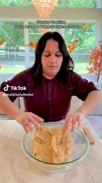 I love Sundays 🫶🏼 Pollo asado & pumpkin spice conchas to end this beautiful day. Let me know if you want a step by step of the concha’s I’ll share that next 🫶🏼 Pollo asado recipe 2 wholes chickens 🐓 🐓 1 beer 🍺 1/2 cup of orange juice 1/4 cup werstishier sauce 2 lemons juiced 1/4 cup vinegar 1/4 cup of mustard Salt & pepper to liking 1 tbl spoon of garlic powder 1 tbl spoon onion powder 1 tbl spoon paprika 1/2 tablespoon of oregano, cumin, tumeric,parsley, sugar 1/2 onion sliced, 1 bunch o