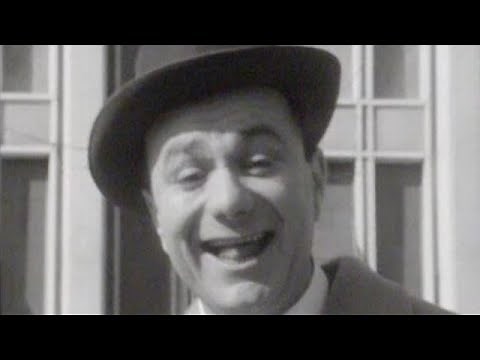 LE DOUANIER - " J'aime pas les étrangers ! " - Sketch de Fernand Reynaud