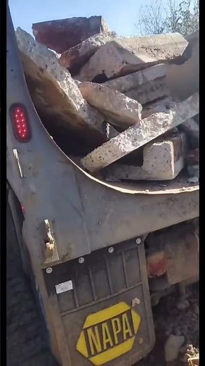 How To Operate a Dump Truck High-Lift Dump Mechanism#dumptruck #construction