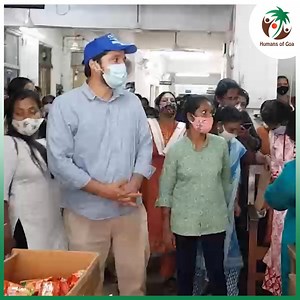 As the BJP once again detained Goans asking for their rights. AAP Goa stood with the protesting Para-Teachers and provided them with snacks and water. | Humans of Goa