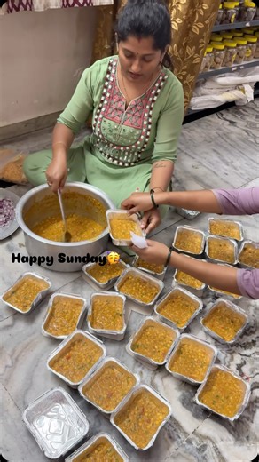 Minnie Inti Ruchulu on Instagram: "Happy Sunday🤩🥳 #trending #minnieintiruchulu #explore #batanichat #happysunday"