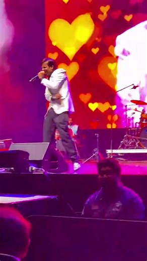 Fuaad Panchbhaya on Instagram: "Excellent Performance By @tanmaynawabofficial Toronto Concert #2025 #bollywood"