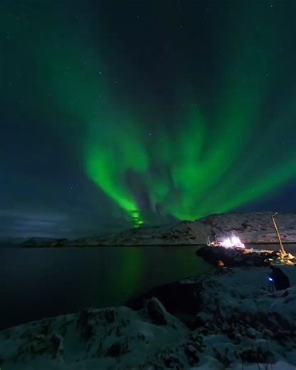 72K views · 858 reactions | 誰もが一度は体験してみたい神秘的な光景  #GoProHERO12 BlackのナイトエフェクトモードでオーロラをとらえたEvan PossleyはGoProアワード$1,000を受賞。 お気に入りの作品をGoProアワードに応募して賞金をゲットしよう！ GoPro.com/Awards  | GoPro | Facebook