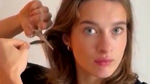 Iran protests: Women around the world cut their hair