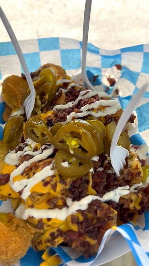 1.7M views · 5.6K reactions | Fried Dill Pickle Nachos! 勒燎肋 #nachos #dillpickles #pickles #bacon #cheese | Foody Fetish | Facebook