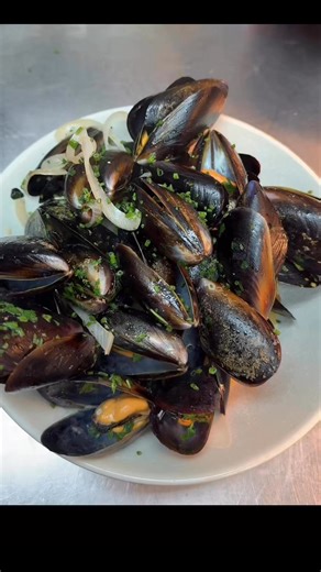 “Thursdays are for mussels”Dig into our delicious Kinkawooka Mussels, simmered in your choice of White Wine sauce, Tomato Provencal or Blue Cheese sauce served with fries - just $35, all day Thursday | Harbour View Hotel The Rocks