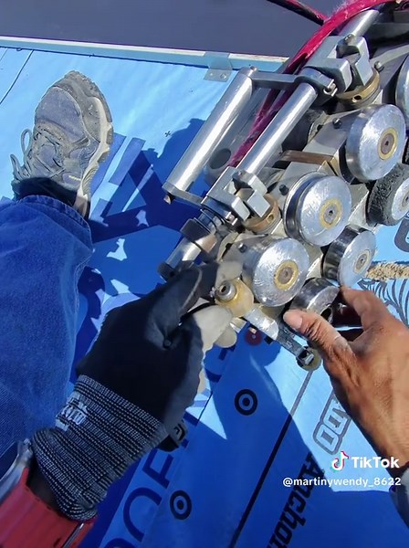 #roofmartin | rooftops and alleys